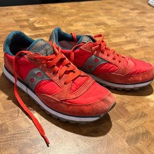 Saucony Jazz Low Pro fun red and dark teal colors